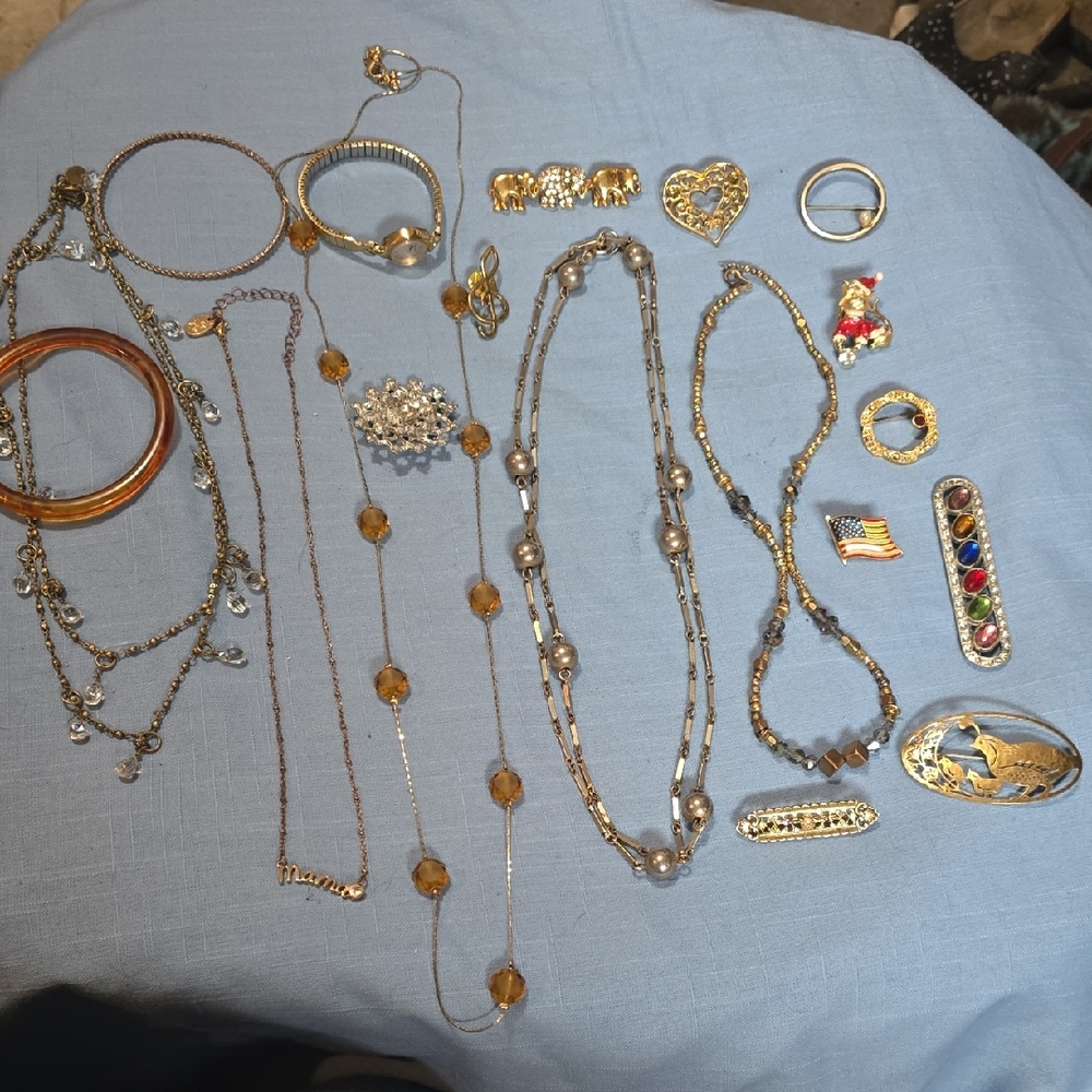 Vintage ESTATE Jewelry MULTIPLE makers.  See Details Lot 901-1